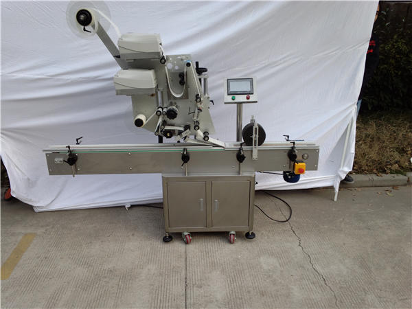 Automatyczna maszyna do etykietowania samolotów na butelki płaskie 