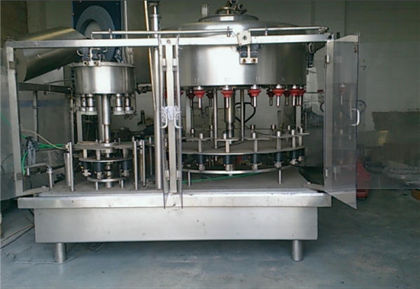 10-głowicowa podciśnieniowa maszyna do napełniania butelek z perfumami