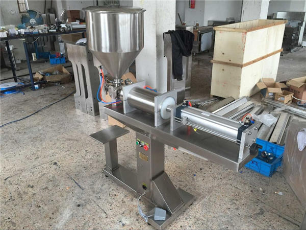 Półautomatyczna jednogłowicowa maszyna do napełniania miodu