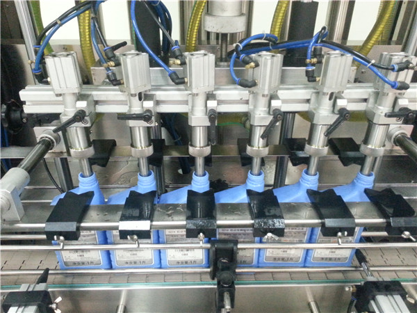 6-głowicowa automatyczna maszyna do napełniania olejem silnikowym